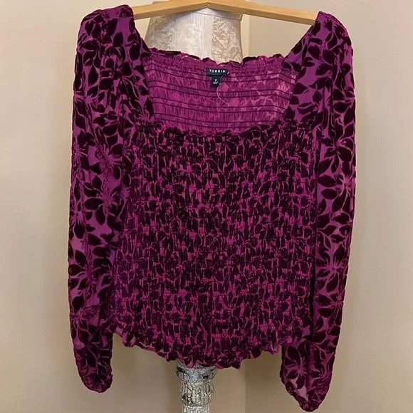 Velvet Burnout Torrid Size 2 Smocked TOP Sheer
Floral Sleeves Purple Wine Crop - Picture 7 of 17